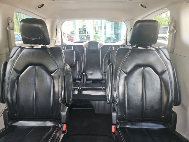 Used 2024 Chrysler Pacifica Touring-L FWD image 25