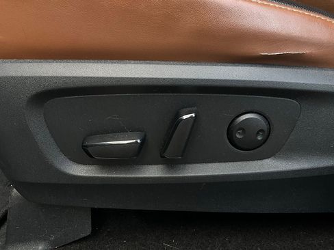 Used 2023 Nissan Pathfinder Platinum image 11