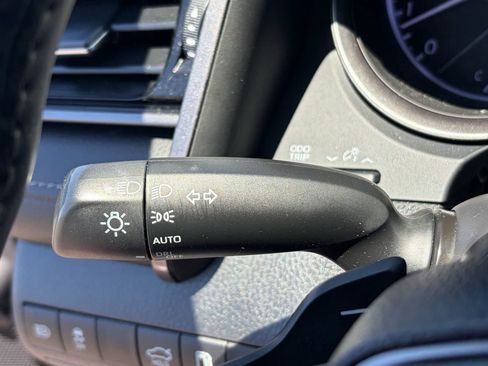 Used 2021 Toyota Camry SE w/ Carpet Mat Package (TMS) FWD image 11