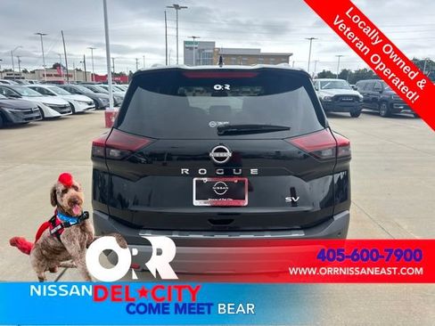 Used 2023 Nissan Rogue SV w/ SV Premium B Package FWD image 4