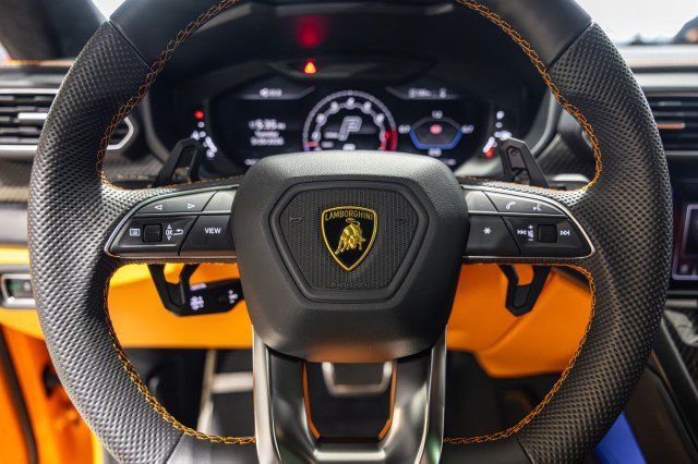 Used 2022 Lamborghini Urus AWD/4WD image 13