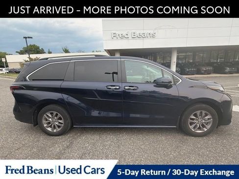Used 2024 Toyota Sienna XLE w/ XLE Plus Package FWD image 9