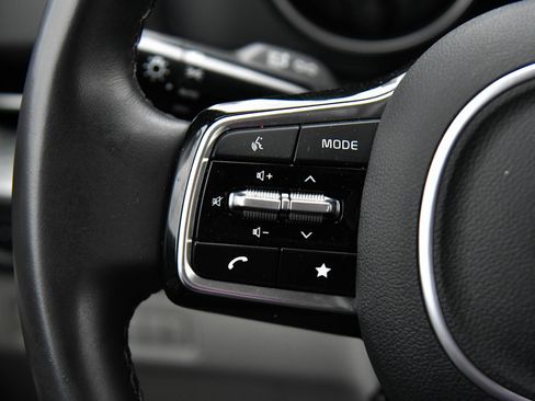 Used 2024 Kia Carnival LX image 30