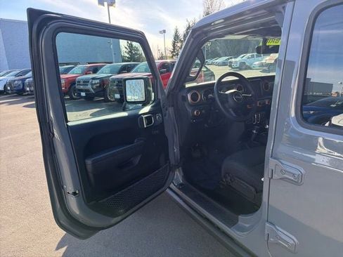 Used 2023 Jeep Wrangler Unlimited w/ Cold Weather Group image 9