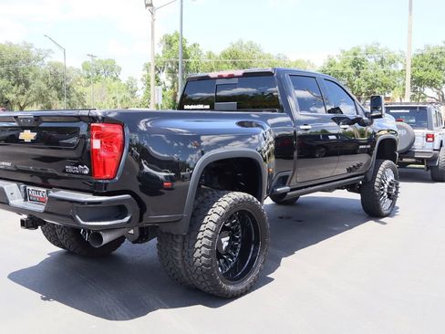 Used 2022 Chevrolet Silverado 3500 High Country w/ Technology Package AWD/4WD image 9