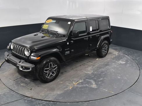 Used 2024 Jeep Wrangler Unlimited Sahara AWD/4WD image 30