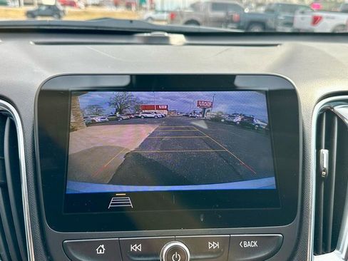 Used 2020 Chevrolet Malibu LT image 16