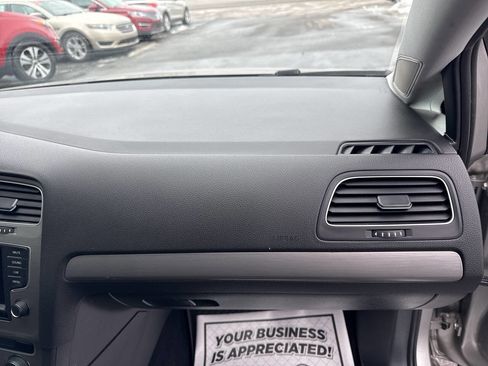 Used 2017 Volkswagen Golf S image 25