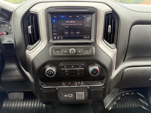 Used 2023 Chevrolet Silverado 2500 W/T AWD/4WD image 3