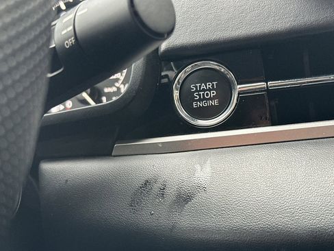 Used 2024 Mitsubishi Outlander SE image 27