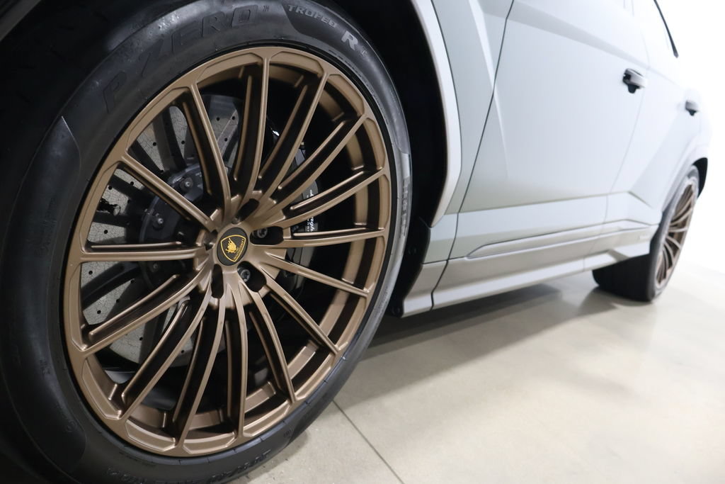 Used 2024 Lamborghini Urus Performante AWD/4WD image 22