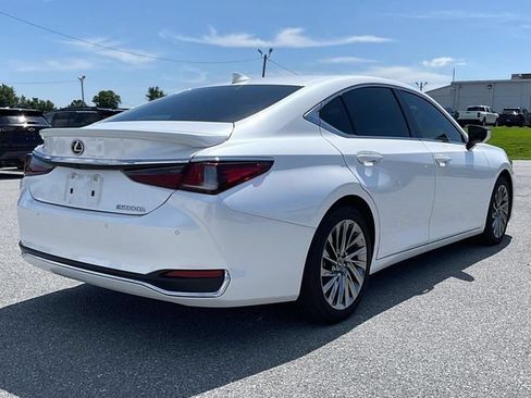 Used 2025 Lexus ES 300h Ultra Luxury w/ Accessory Package (Z2) FWD image 5