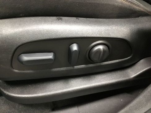 Used 2023 Chevrolet Equinox LT w/ Driver Convenience Package image 8