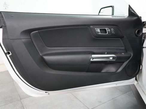 Used 2019 Ford Mustang Coupe RWD image 15