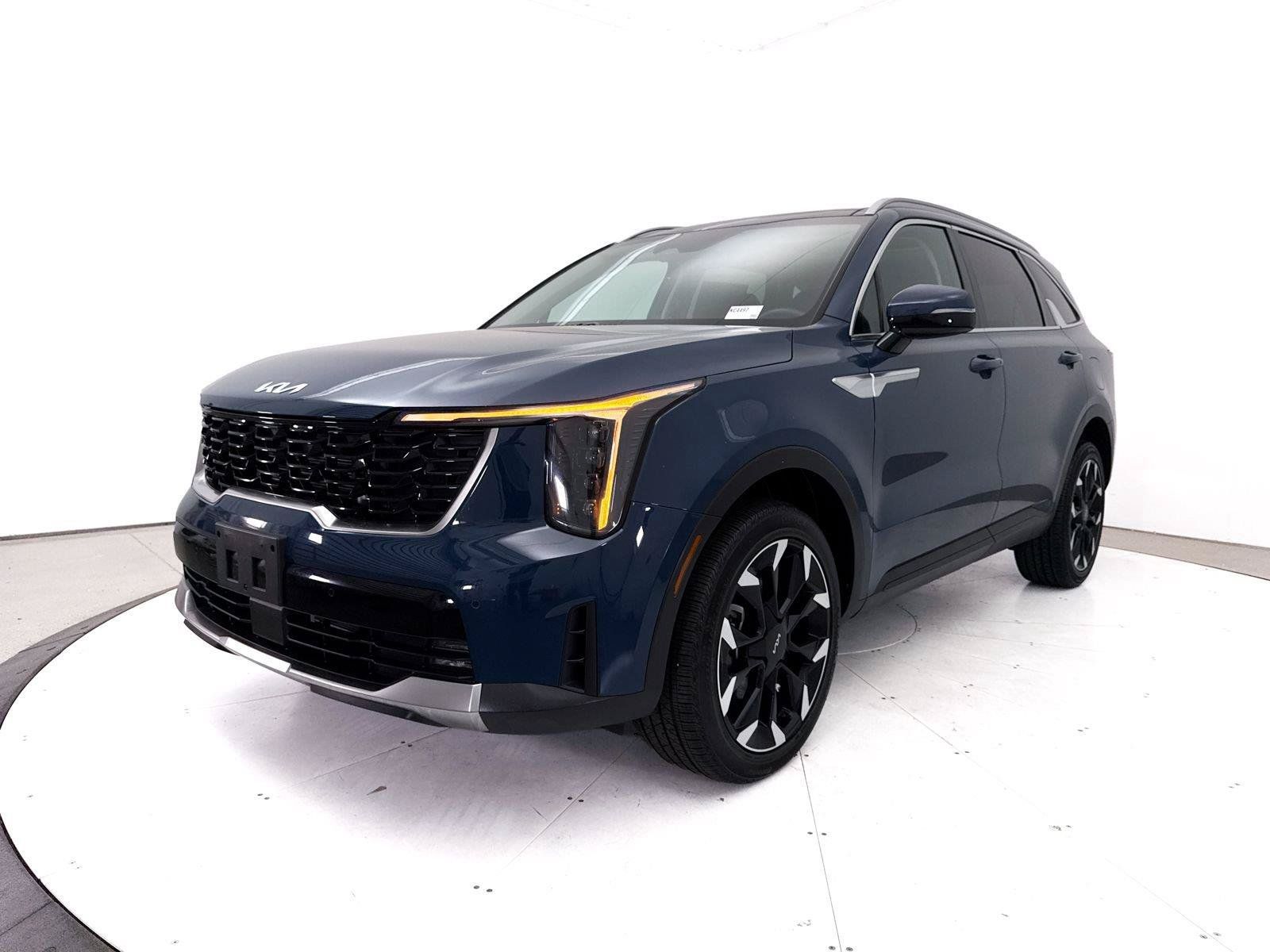 Certified 2025 Kia Sorento EX w/ Panoramic Sunroof Package AWD/4WD image 17