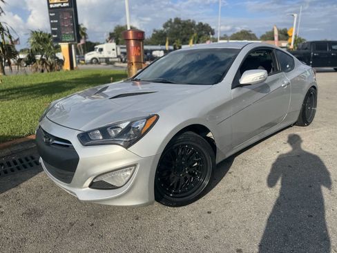 Used 2015 Hyundai Genesis 3.8 image 9