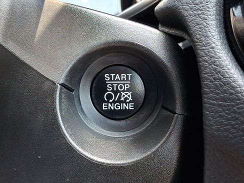 Used 2019 Jeep Compass Latitude FWD image 28
