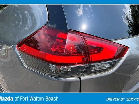 Used 2018 Nissan Rogue SV FWD image 20