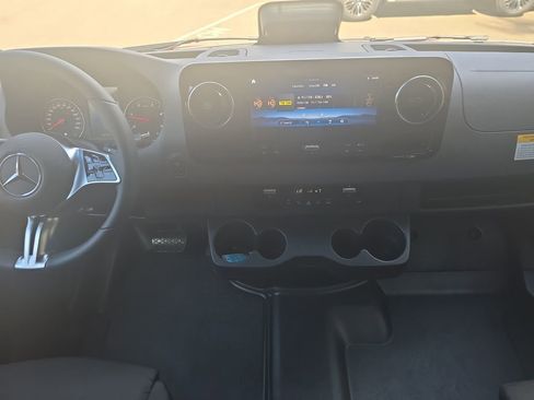 New 2025 Mercedes-Benz Sprinter 2500 image 17