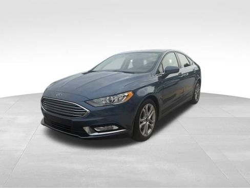 Used 2018 Ford Fusion SE w/ Equipment Group 201A FWD image 1