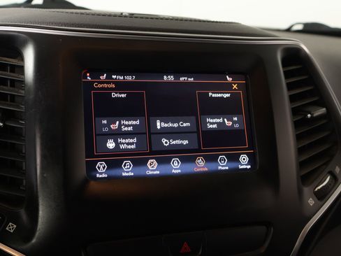 Used 2020 Jeep Cherokee Latitude w/ Cold Weather Group image 7