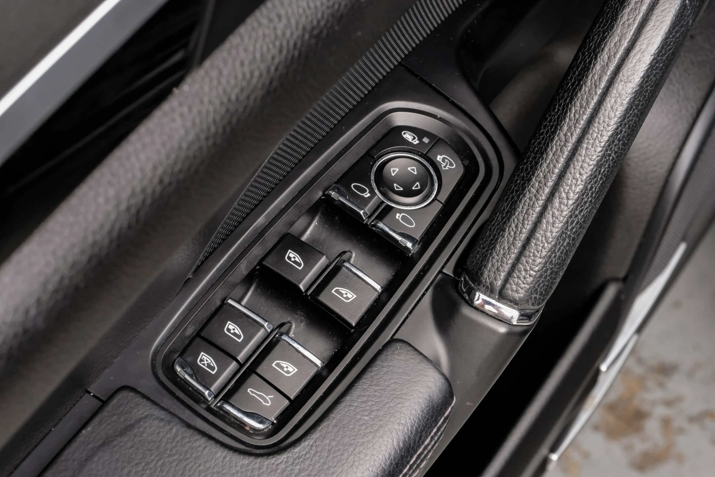 Used 2016 Porsche Cayenne AWD/4WD image 40