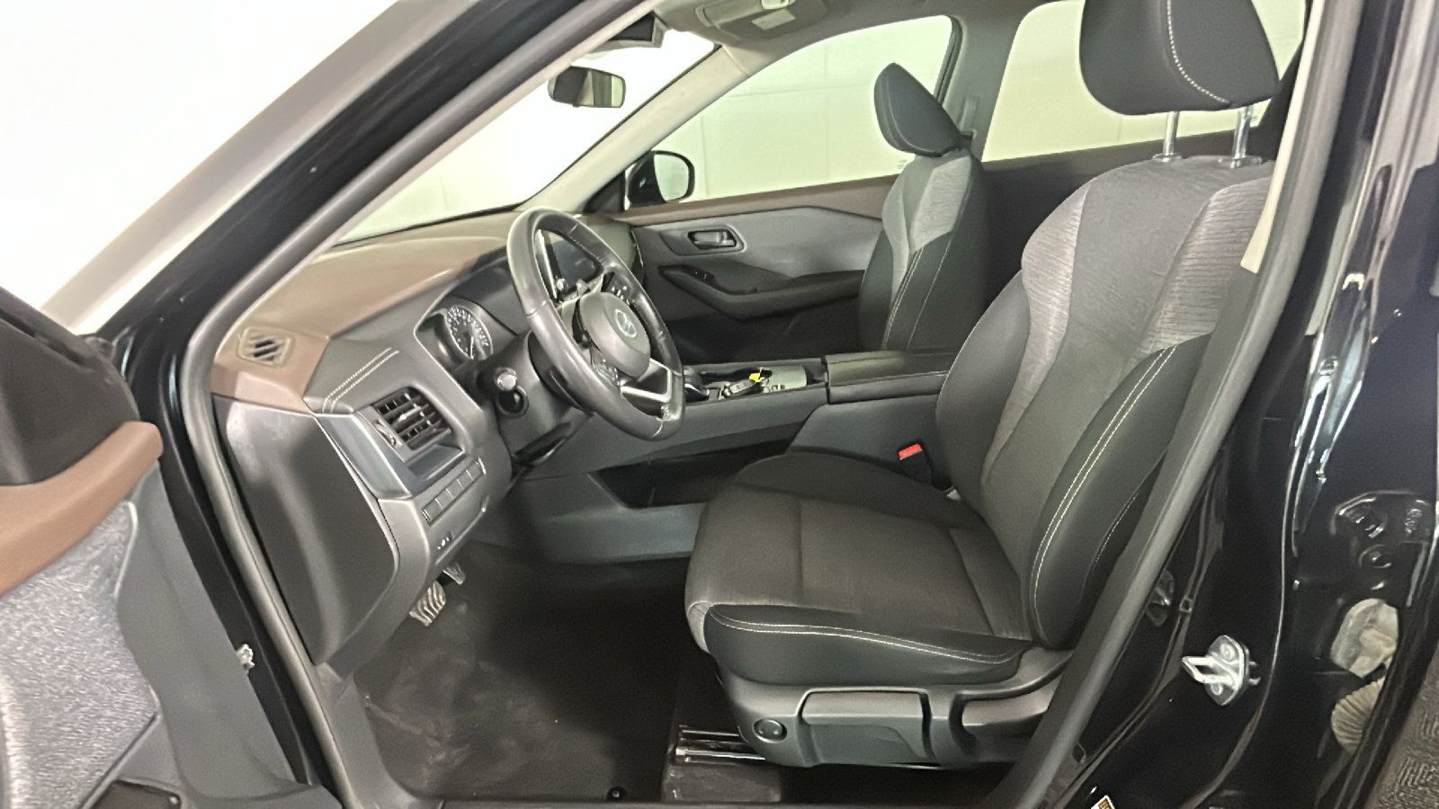 Used 2021 Nissan Rogue S FWD image 12