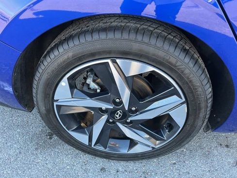 Used 2023 Hyundai Elantra Limited image 20