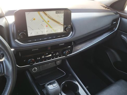 Certified 2021 Nissan Rogue Platinum image 3