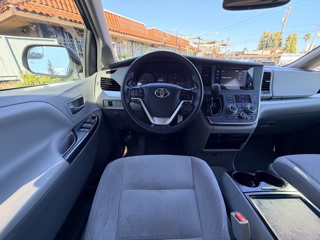 Used 2017 Toyota Sienna LE FWD image 19