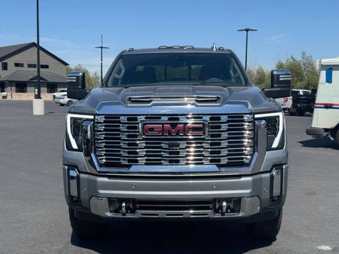 Used 2025 GMC Sierra 3500 Denali w/ Technology Package AWD/4WD image 2