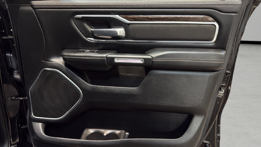 Used 2019 RAM 1500 Laramie AWD/4WD image 9