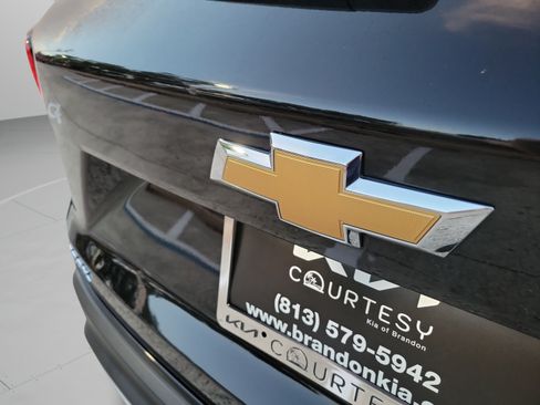 Used 2025 Chevrolet Trax LT FWD image 8