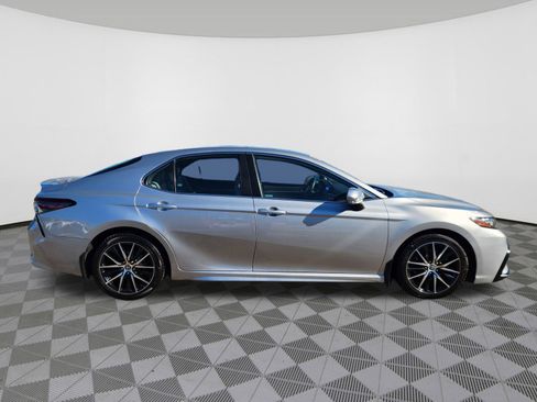 Used 2021 Toyota Camry SE w/ Cold Weather Package image 6