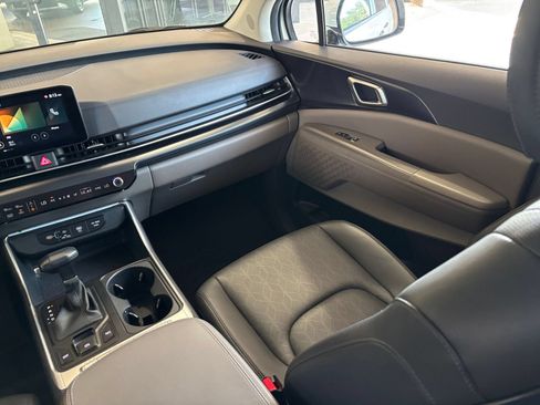 Used 2026 Kia Carnival FWD image 33