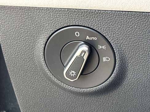 New 2026 Volkswagen Taos SE FWD image 28