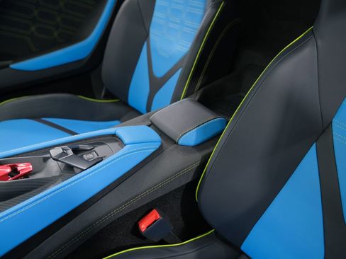 Used 2025 Lamborghini Revuelto image 31