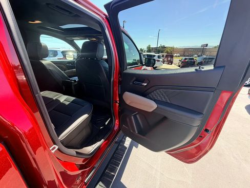 Used 2025 GMC Canyon Denali AWD/4WD image 24