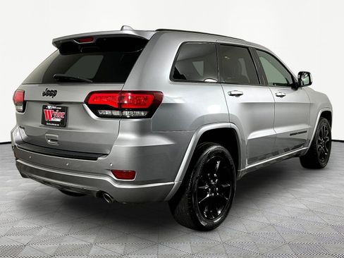 Used 2018 Jeep Grand Cherokee Altitude AWD/4WD image 6