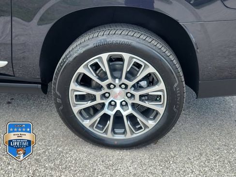 New 2026 GMC Yukon XL Denali w/ Sun & Power Step Package AWD/4WD image 8