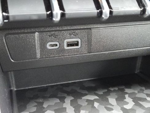 New 2026 GMC Canyon Elevation w/ Convenience Package image 8