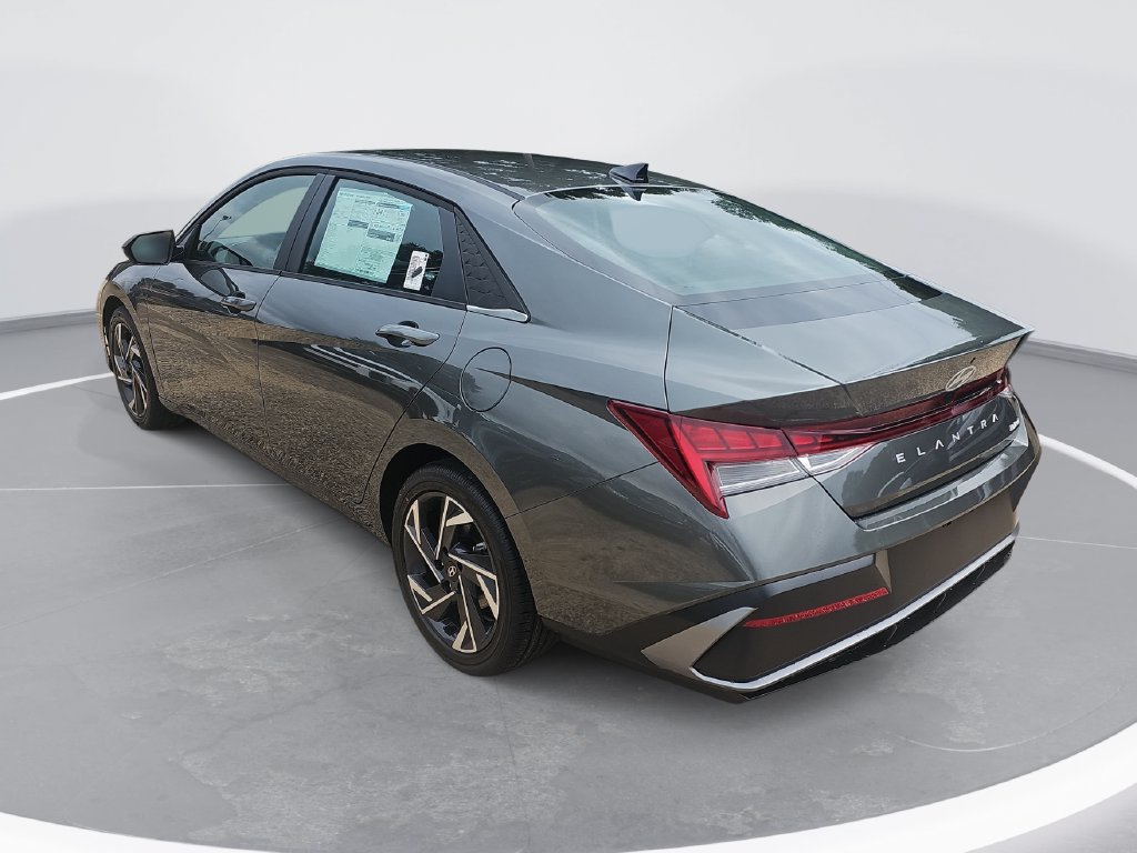 New 2026 Hyundai Elantra Limited FWD image 7