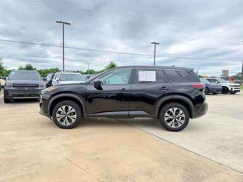 Used 2023 Nissan Rogue SV AWD/4WD image 9