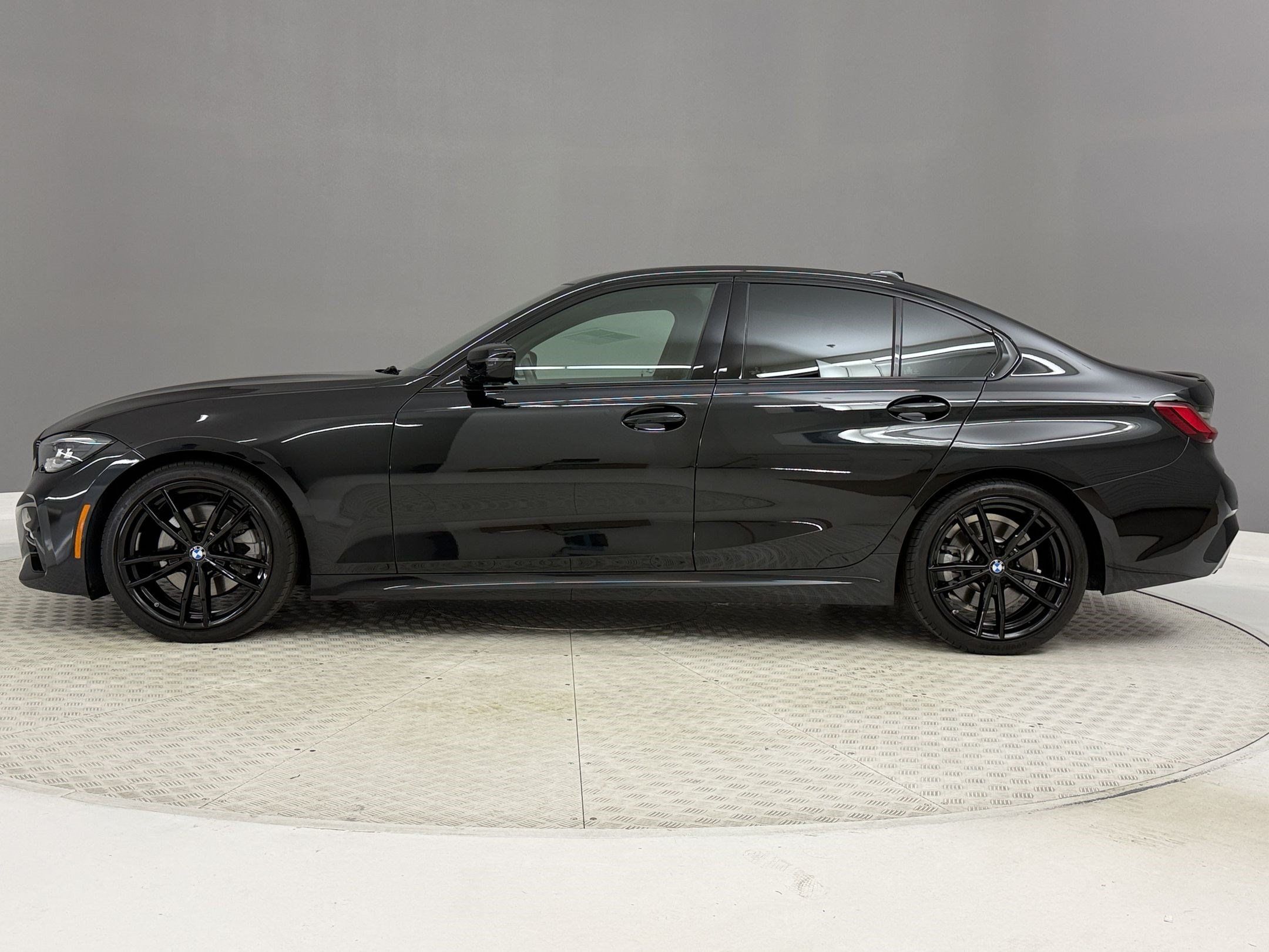 Certified 2022 BMW 330i Sedan w/ M Sport Package RWD image 2