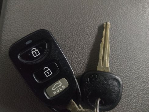 Used 2017 Hyundai Elantra SE FWD image 32
