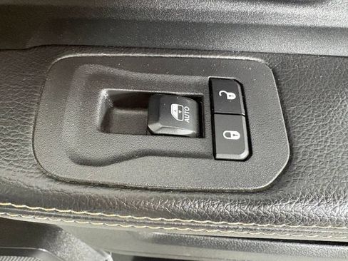 Used 2025 RAM 2500 Big Horn AWD/4WD image 40