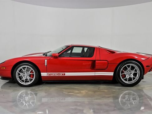 Used 2005 Ford GT RWD image 7