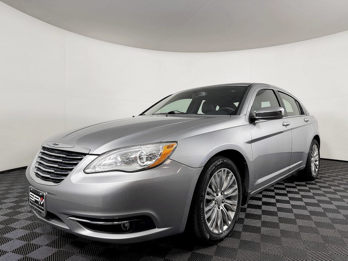Used 2013 Chrysler 200 Limited FWD image 2