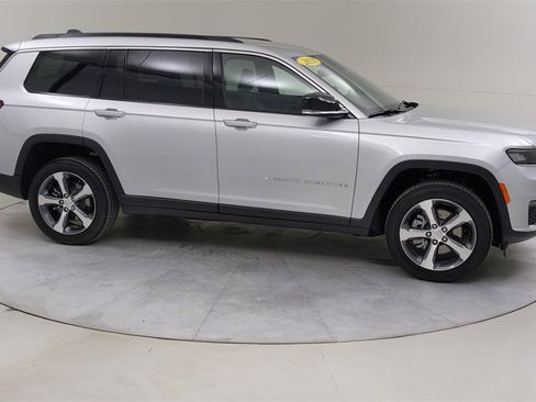 Used 2025 Jeep Grand Cherokee L Limited image 12