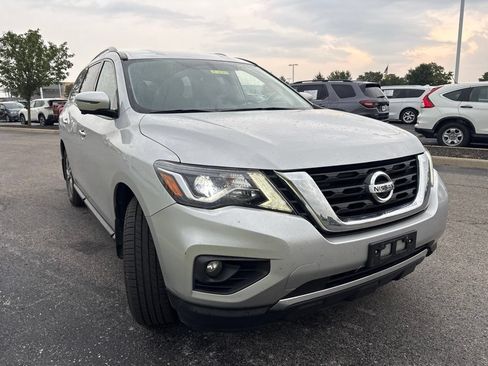 Used 2019 Nissan Pathfinder SL AWD/4WD image 14